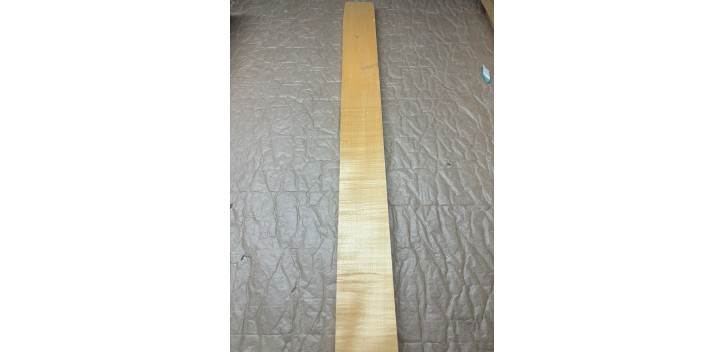 Mango 920x85x25 mm  arce rizado especial